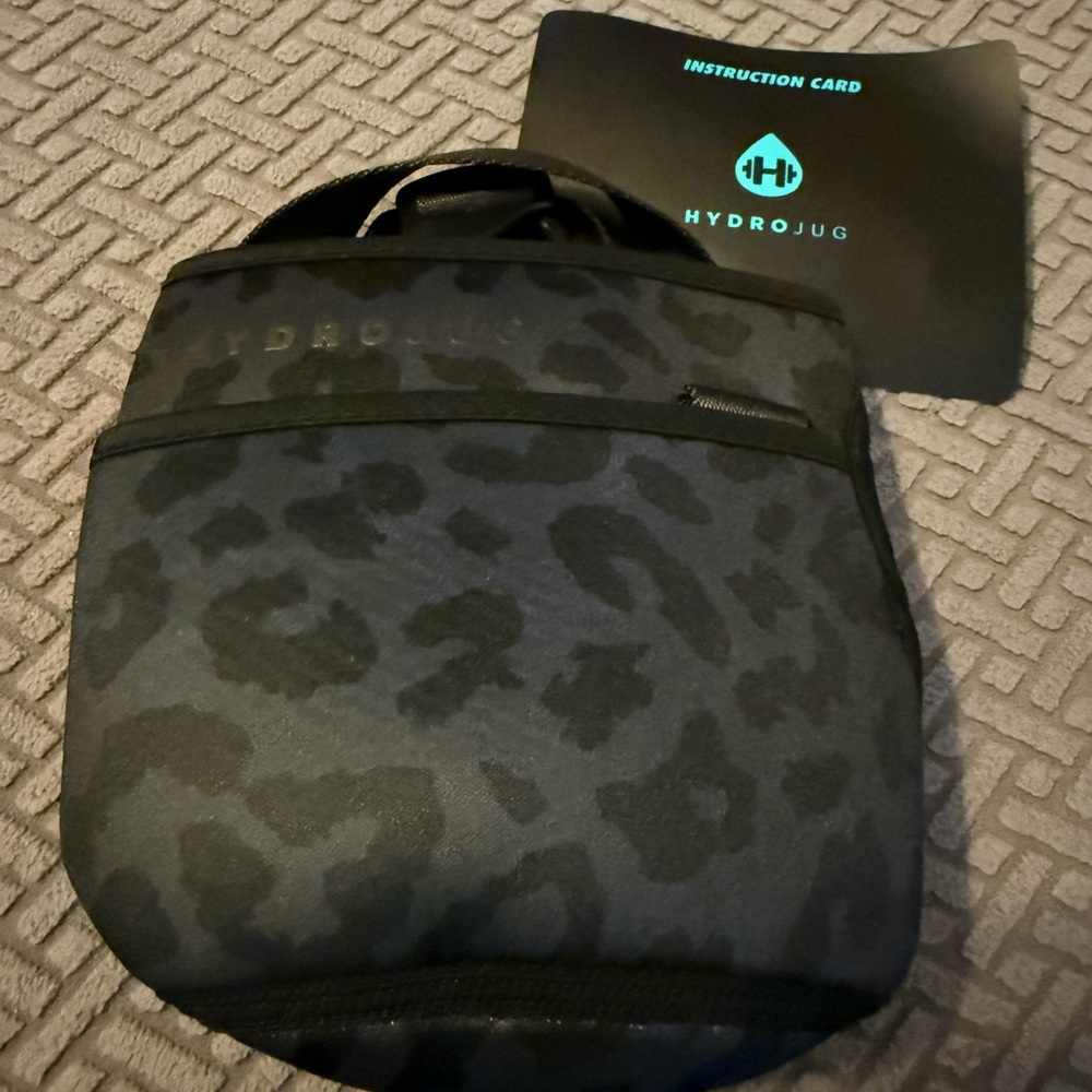 HydroJug Black Leopard 32 oz Sleeve